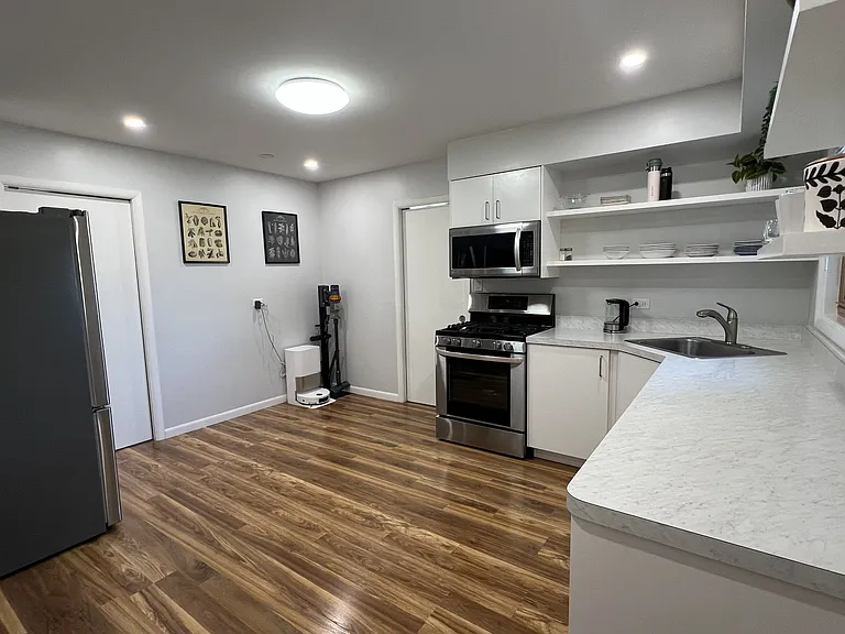 1431 E Emmerson Ln — Photo 9