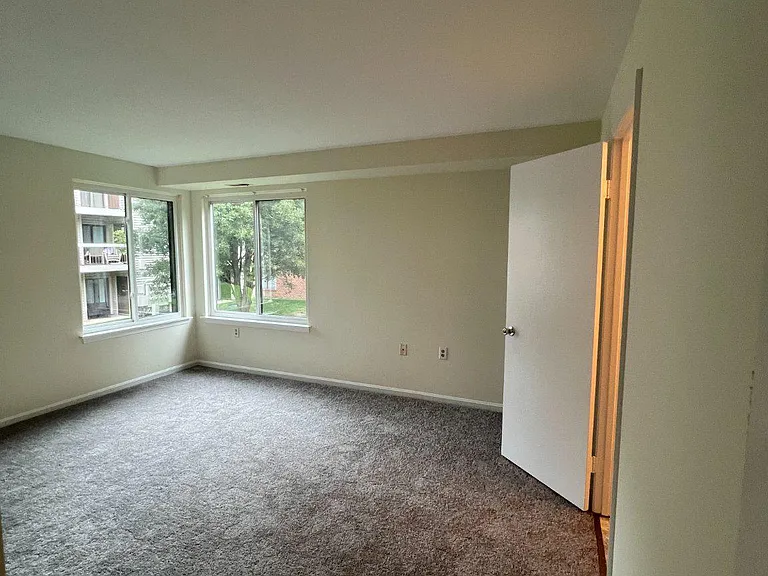 1113 Castle Harbour Way #2B — Photo 18