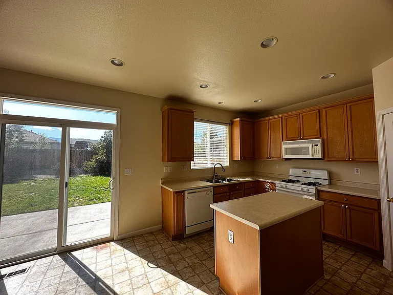 2306 Clementine Ln — Photo 3