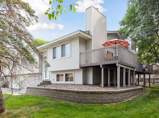 932 Sherwood Rd, Shoreview, MN 55126