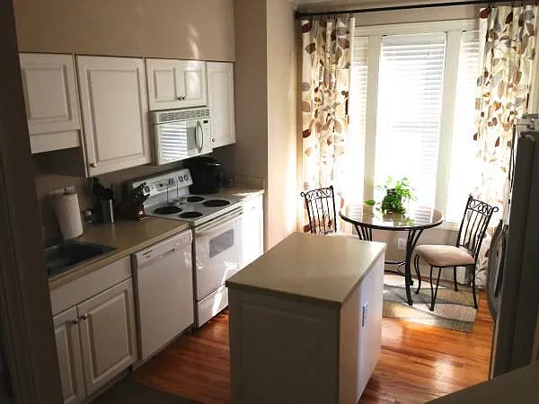 3 bed, 3.5 bath, 1800 sqft, $2,800 — Photo 4