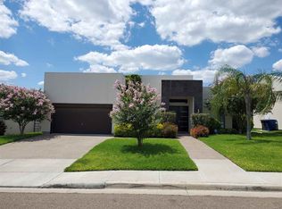 2806 J D Salinger Dr, Laredo, TX 78041