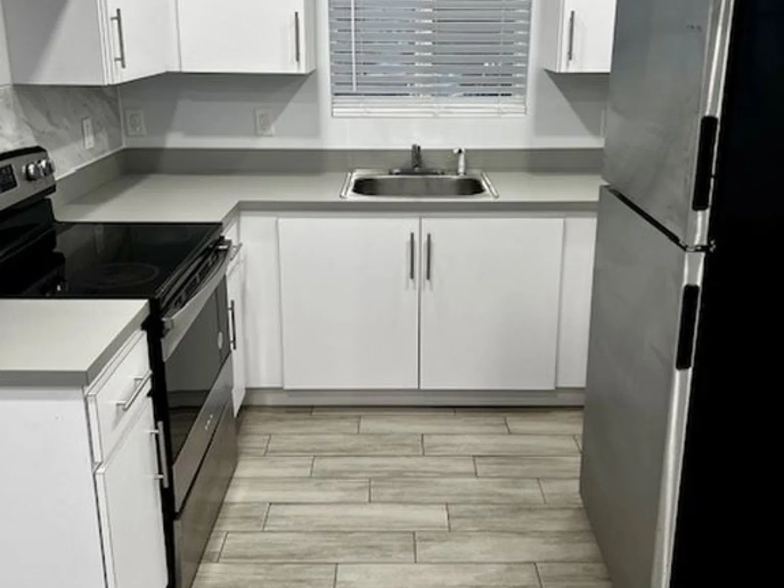 3 bed, 950 sqft, $3,200 — Photo 3