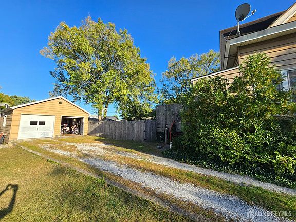 2nd image of 112 Creek Rd