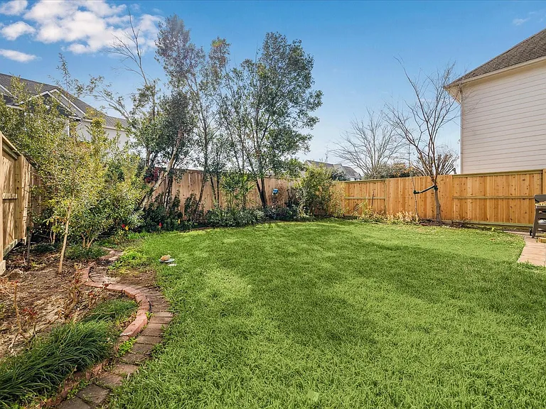 11215 Royce Palms Dr — Photo 22