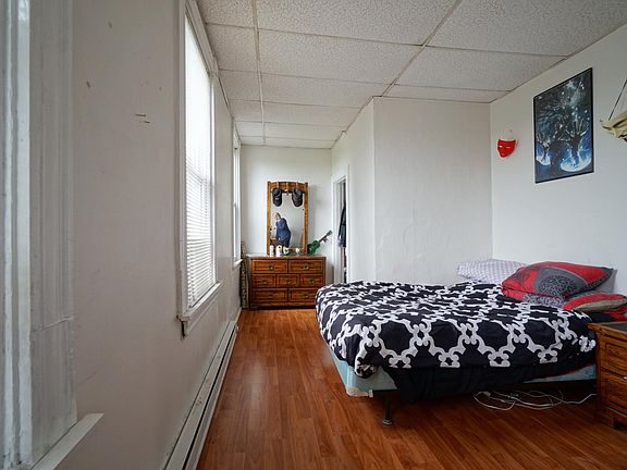 Bedroom (5' deep closet not visible)