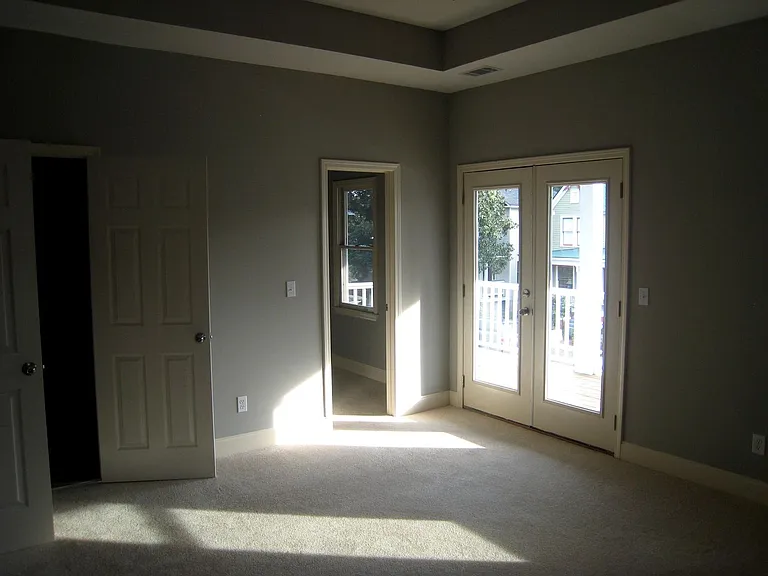 220 W 35th St — Photo 5