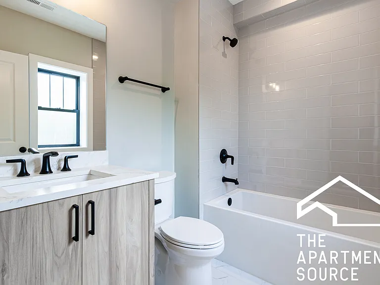 2453 W Logan Blvd #2 — Photo 12
