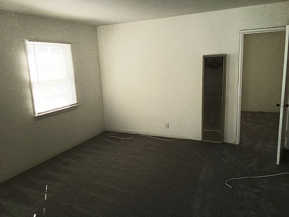 4th image of 12061 1/2 Hoffman St #1-1/2