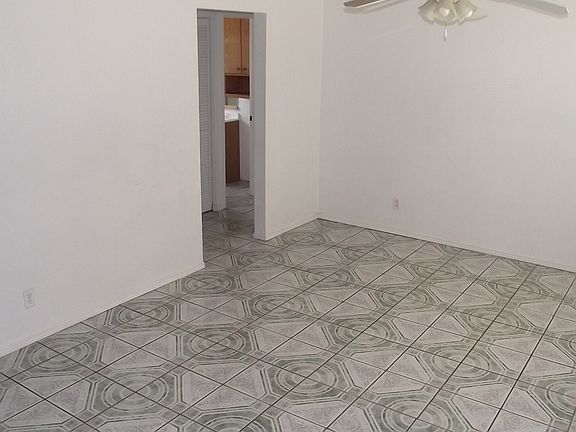 4th image of 5008 Royal Dr