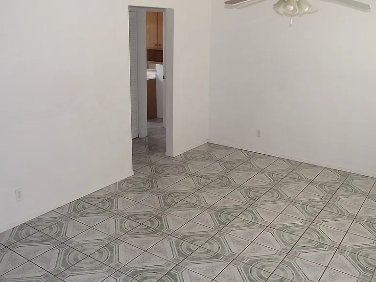 5008 Royal Dr — Photo 4