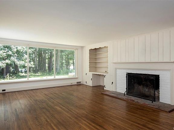 3rd image of 200 Elmhurst Dr