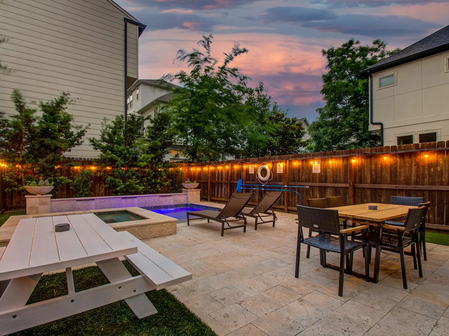 3 bed, 3.5 bath, 2402 sqft, $5,175 — Photo 4