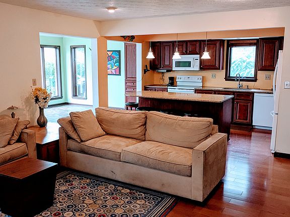 Open floorplan-650 sf