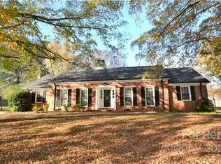 100 Old Farm Ct, Matthews, NC 28104