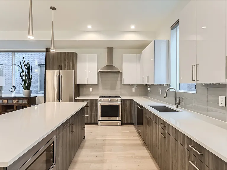 1608 Irving St #4 — Photo 9