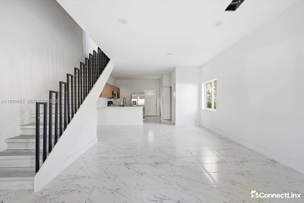 3 bed, 2.0 bath, $4,500 — Photo 2