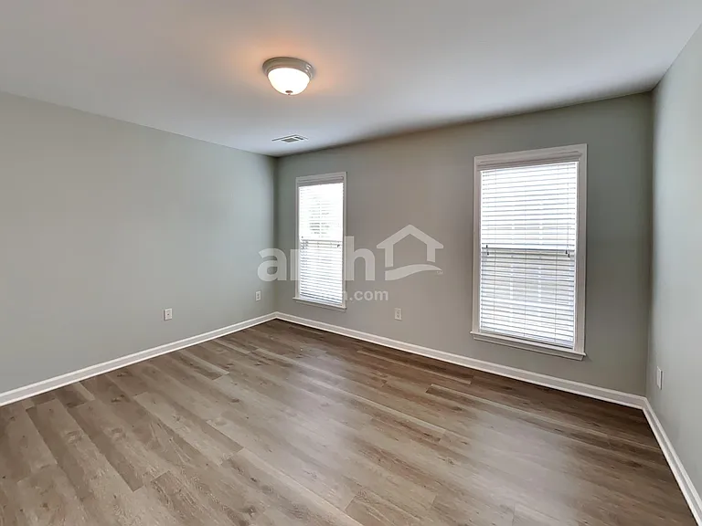 811 Greenwood Xing — Photo 14