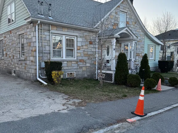 17 Arlington St #1, Lowell, MA 01854