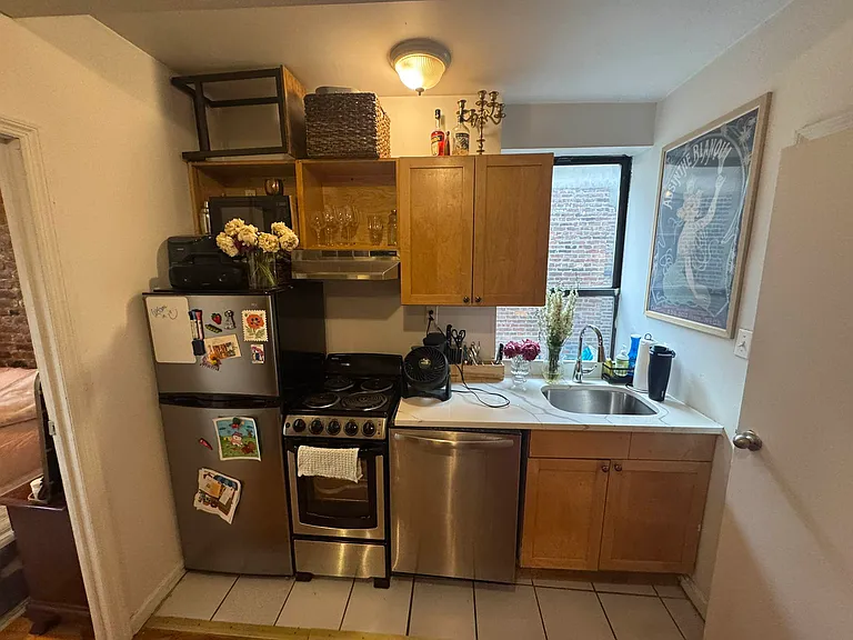 202 E 7th St #3F — Photo 5