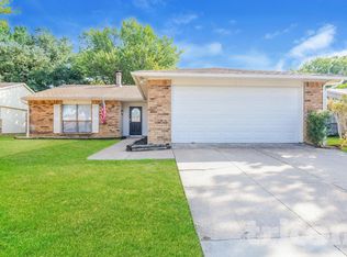 2106 Newbury Dr, Arlington, TX 76014