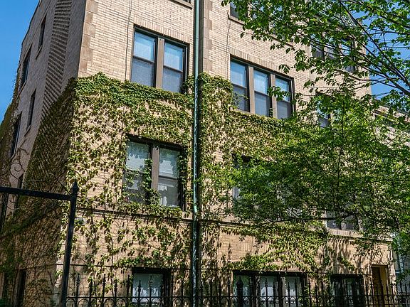 3rd image of 3643-3645 N Greenview Ave #3645-2D