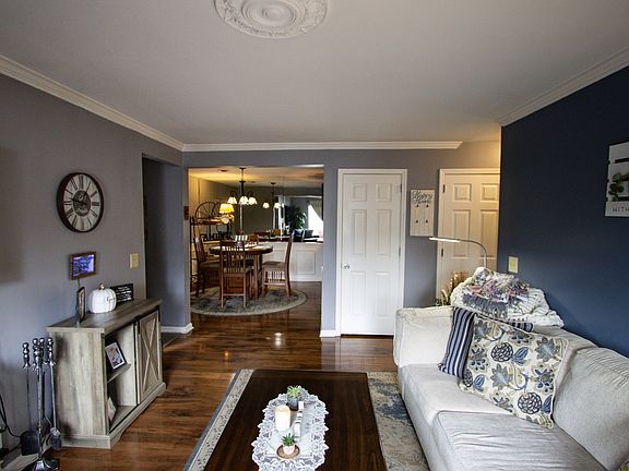 5th image of 133 Hicks Rd