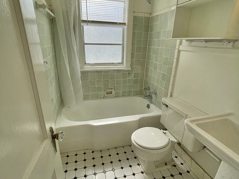 912 Oxmoor Rd — Photo 36
