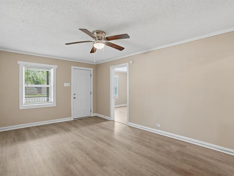 500 E Heron St — Photo 4