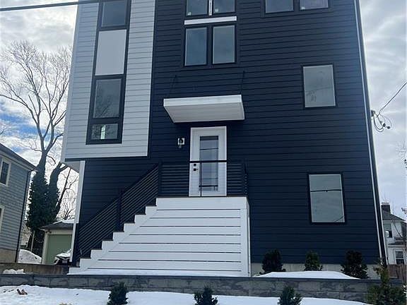 3rd image of 152 Colonial Rd #152