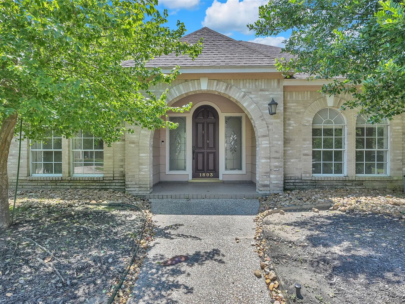 3 bed, 2.5 bath, 3140 sqft, $3,100 — Photo 1