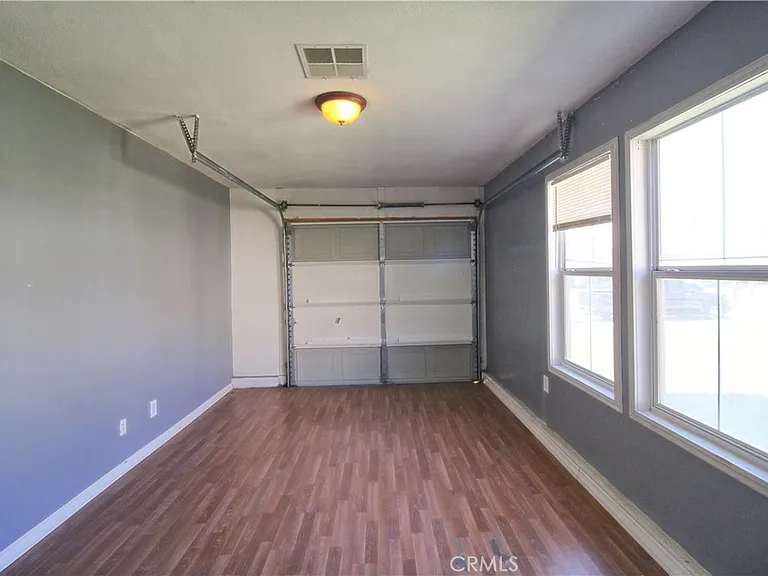 28422 Belleterre Ave — Photo 16