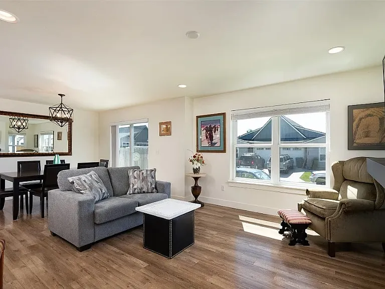 415 W Ridge Rd — Photo 2