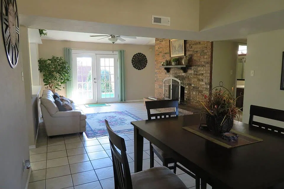 3 bed, 1636 sqft, $1,100 — Photo 3