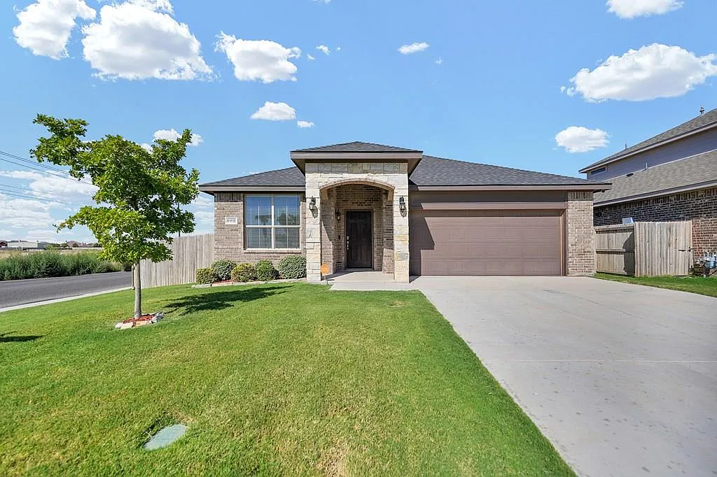 3 bed, 2.0 bath, 1707 sqft, $2,600 — Photo 1