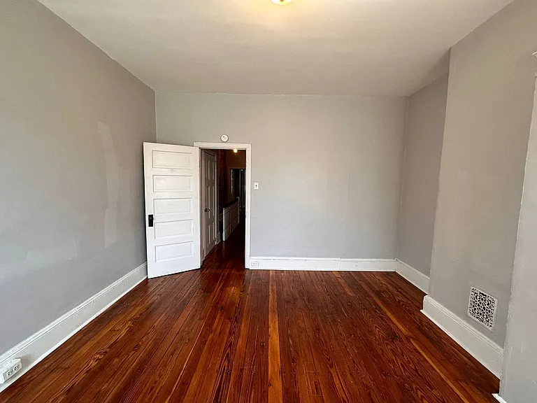 2049 E Cambria St — Photo 14