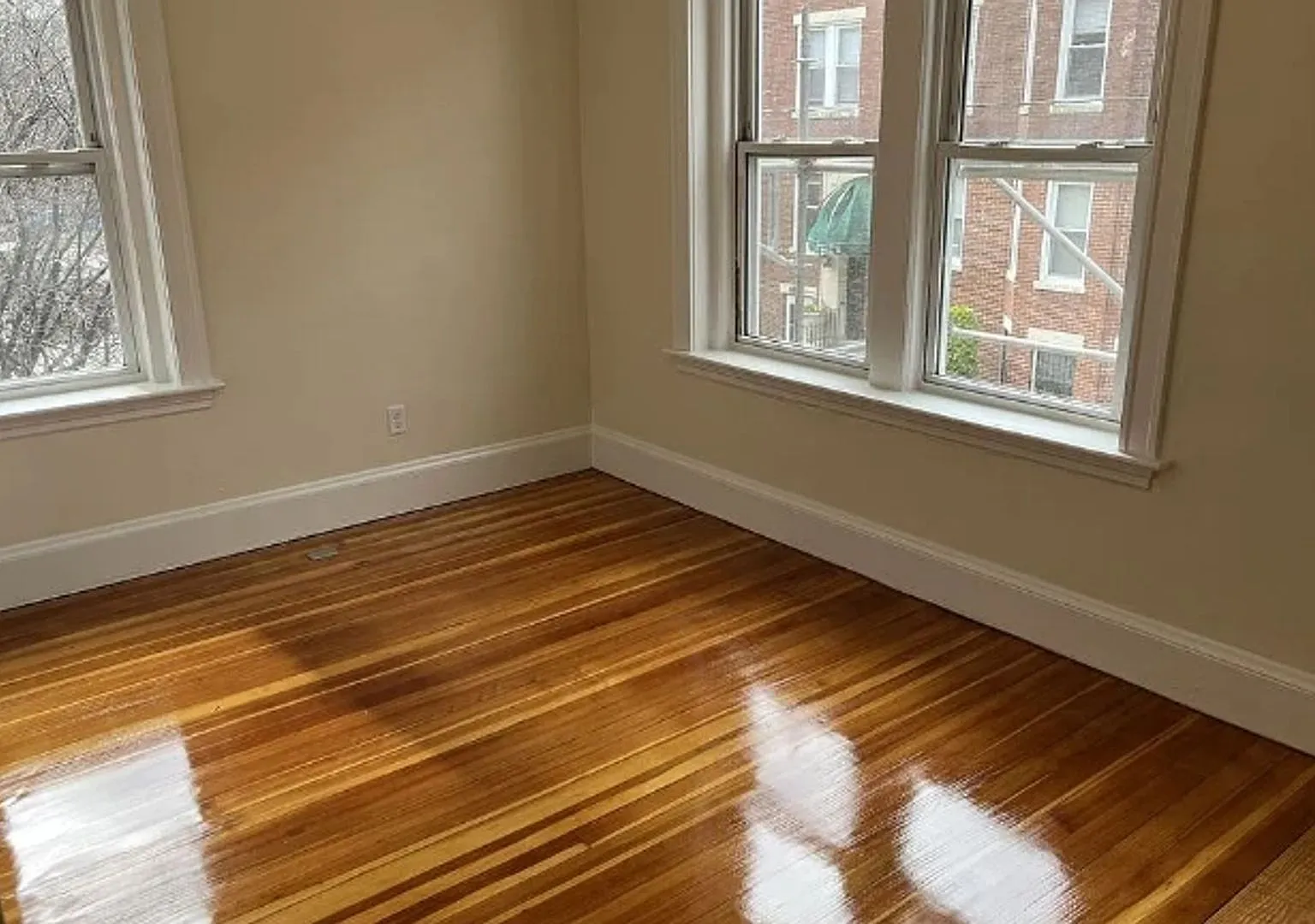 Great 1 Bedroom June Move-In — Photo 4