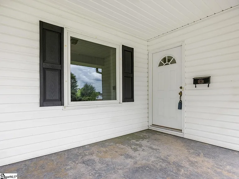528 Glenwood Dr — Photo 2