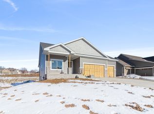 6149 Acadia Dr, West Des Moines, IA 50266