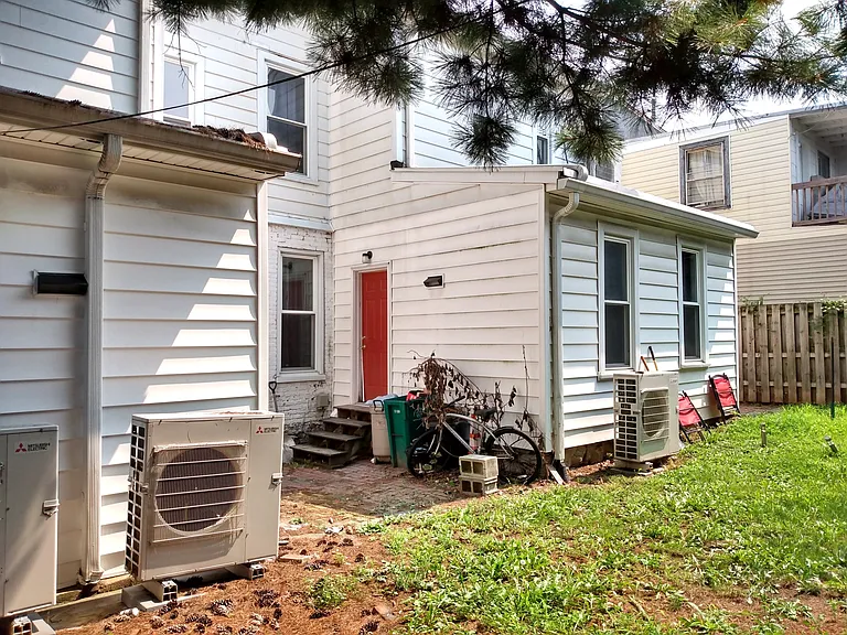 112 E Washington St — Photo 14