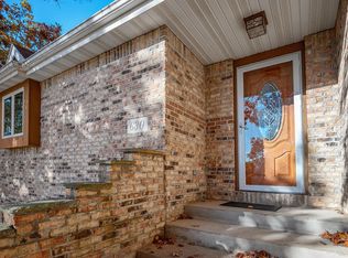 630 Highview Dr, Slinger, WI 53086