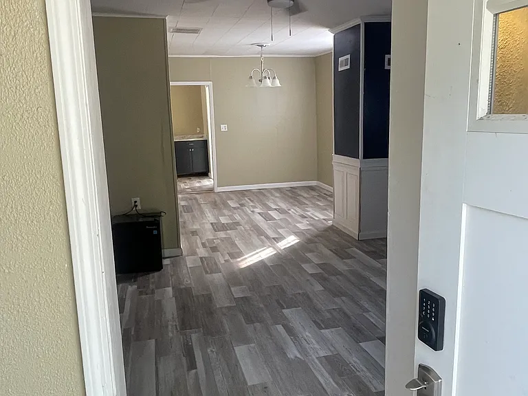 1609 McGraft St — Photo 6
