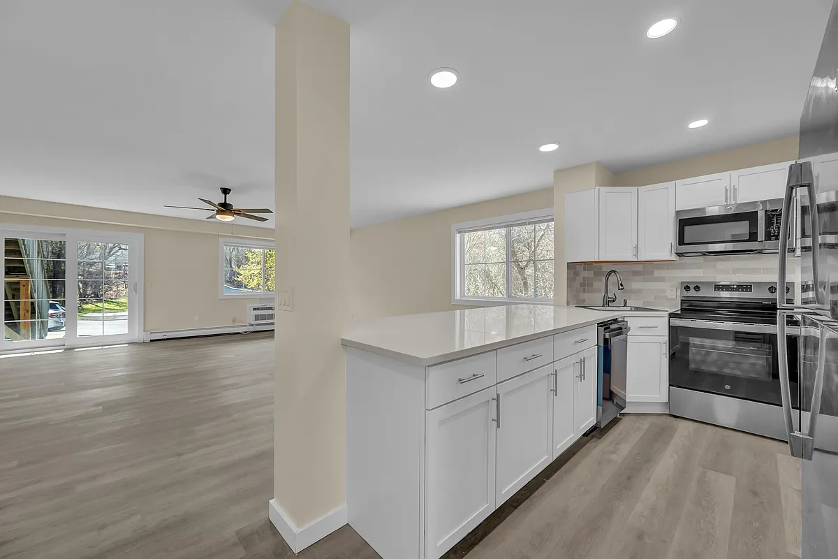 Building Photo - 113 Park Ave #15