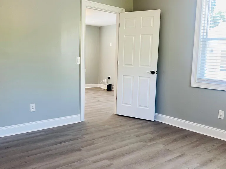 608 Tyler St — Photo 5