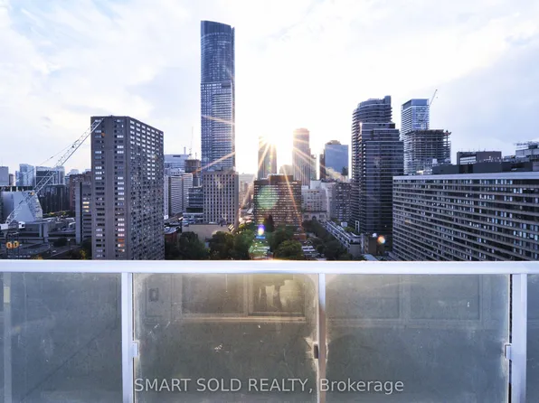 365 Church St #2113, Toronto, ON M5B 0B5