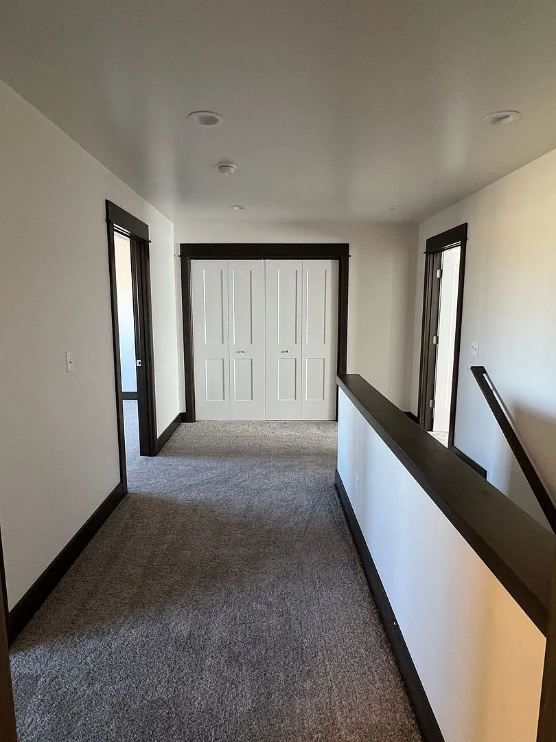 Brand New 3 Bed 2.5 Bath with double attached garage in Belgrade — Photo 3
