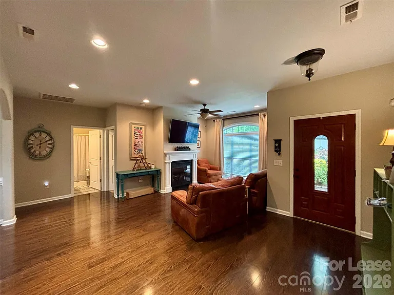 322 Patricia Ave — Photo 8