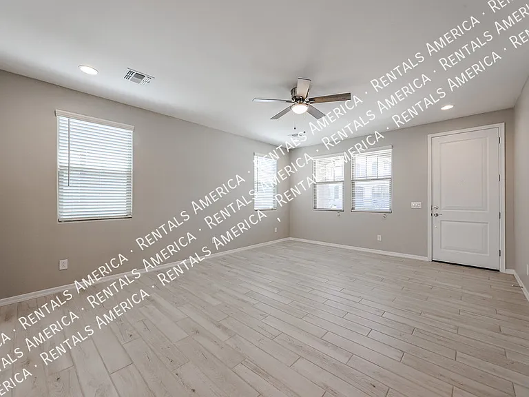 9978 W Piccadilly Rd — Photo 13