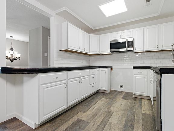 5th image of 1139 Columbus Street