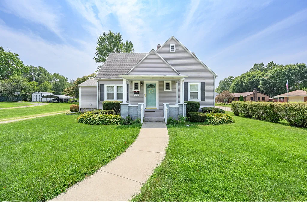 Furnished 3BR/2BA Home Across from Columbus Regional Hospital — Photo 1